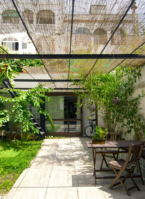 Renovation of an apartment in Barcelona by Carles Enrich