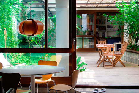 Renovation of an apartment in Barcelona by Carles Enrich