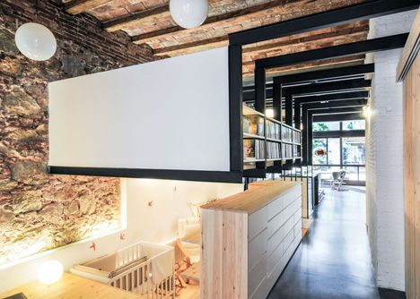 Renovation of an apartment in Barcelona by Carles Enrich