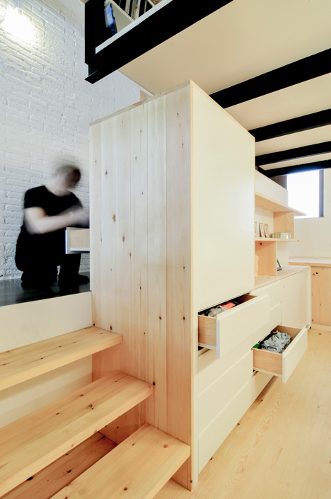 Renovation of an apartment in Barcelona by Carles Enrich