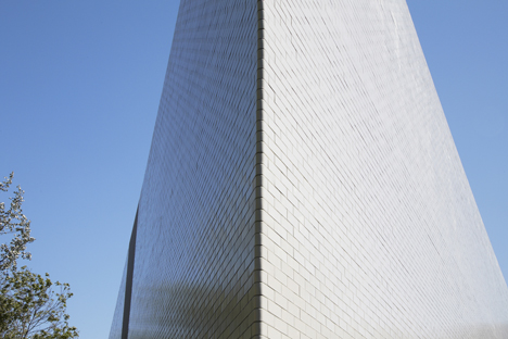 Science Studio and Formaldehyde Building for Damien Hirst by Designscape Architects