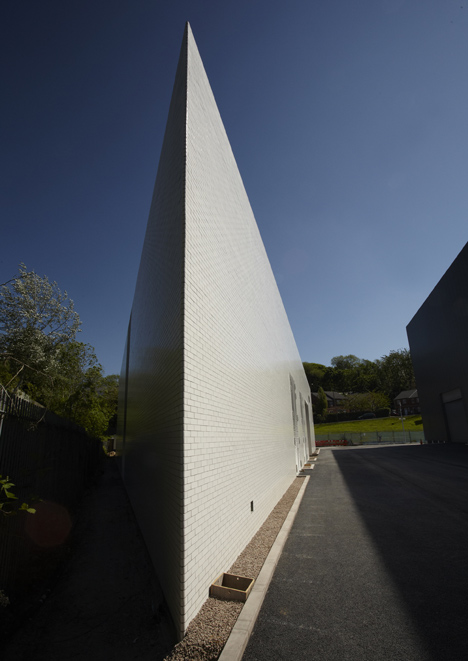 Science Studio and Formaldehyde Building for Damien Hirst by Designscape Architects