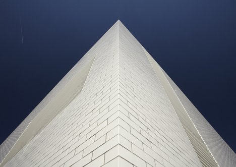 Science Studio and Formaldehyde Building for Damien Hirst by Designscape Architects