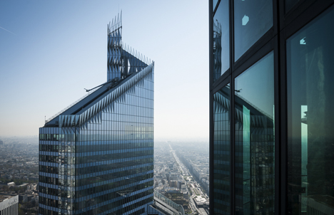 Abseiling architectural photography by Carlos Ayesta