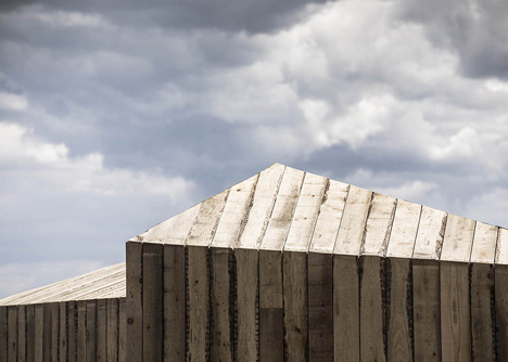 Cabanas no Rio by Aires Mateus