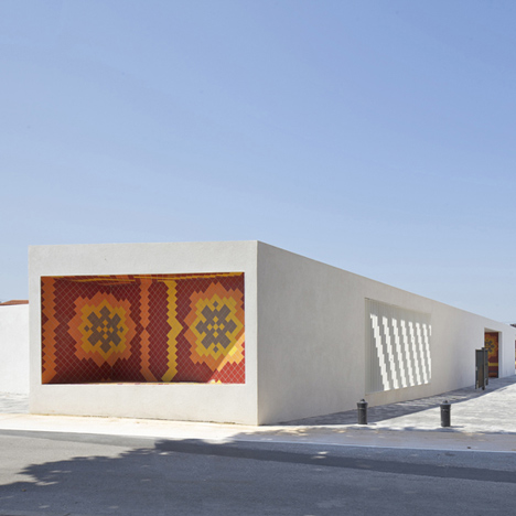 City Centre Pavilion and Main Square by Comac