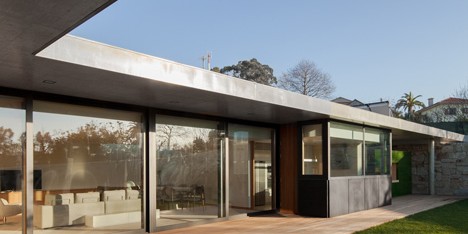 House in Mosteiro by Arquitectos Matos