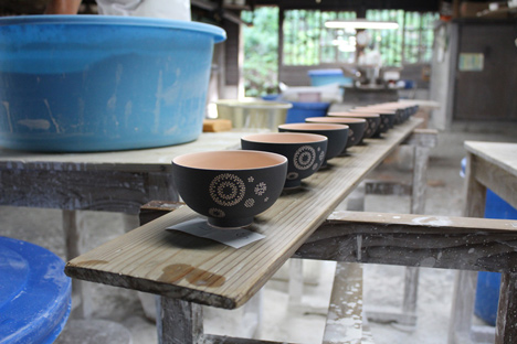 Patterned porcelain ceramics by Nendo