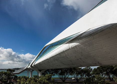 Point Resolution Bridge by Warren & Mahoney