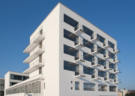 Studio Building (Prellerhaus) of Bauhaus building Dessau, Walter Gropius 1925/26. View from south-east
