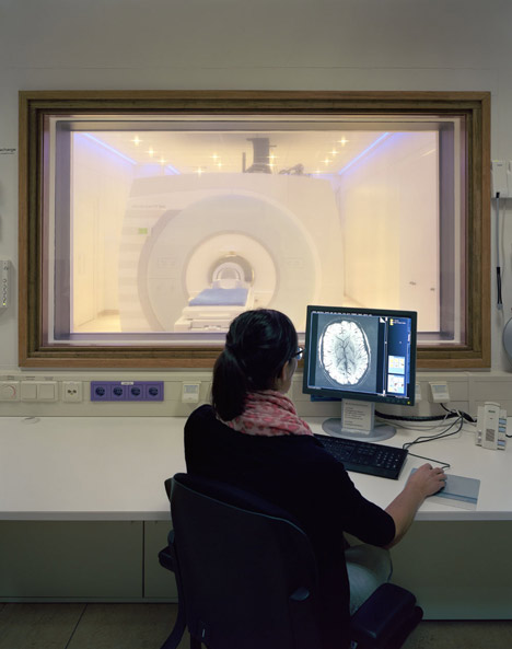 Brains Unlimited neuroscience research facility by Wiegerinck