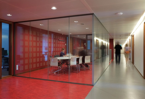 Brains Unlimited neuroscience research facility by Wiegerinck