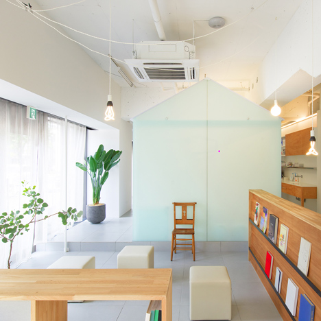 Dental Clinic in Nakayamate by Tato Architects