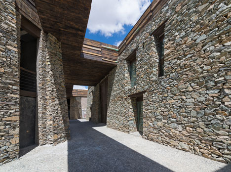 Jianamani Visitor Centre by Atelier TeamMinus