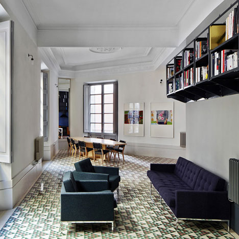 Carrer Avinyó by David Kohn Architects