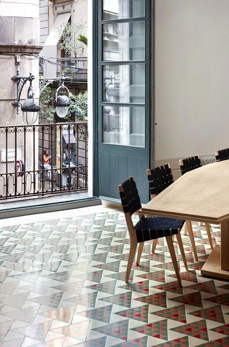 Carrer Avinyó by David Kohn Architects