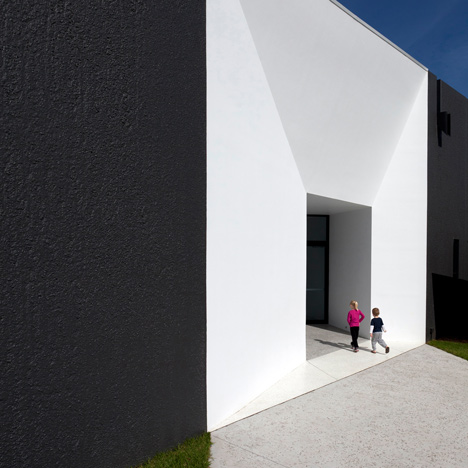 Dapto Anglican Church Auditorium by Silvester Fuller