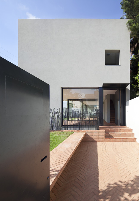 EJ House by Paritzki & Liani Architects