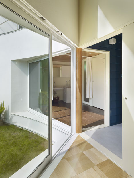 House Snapped by Naf Architect & Design