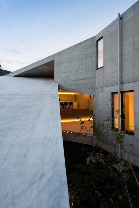House in Hyogo by Shogo Aratani Architect & Associates