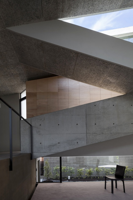 House in Hyogo by Shogo Aratani Architect & Associates
