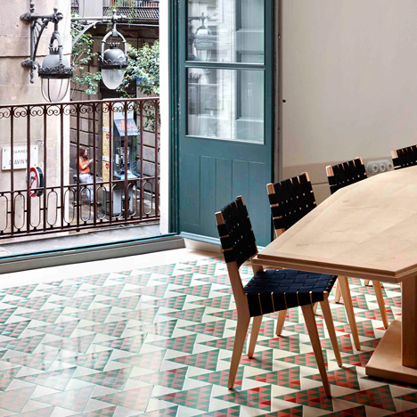 Carrer Avinyo by David Kohn Architects