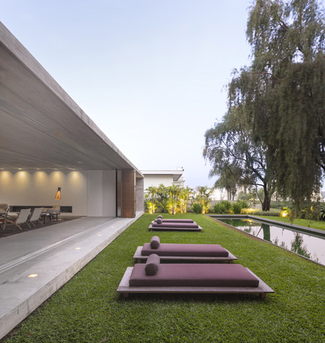 Pinheiro House by Studio MK27