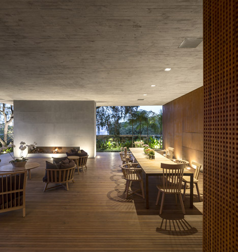 Pinheiro House by Studio MK27