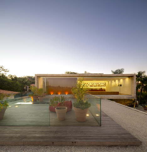 Pinheiro House by Studio MK27