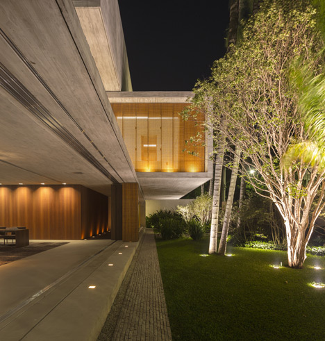 Pinheiro House by Studio MK27