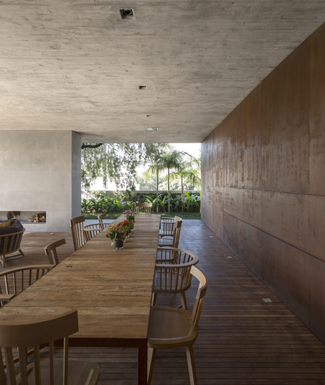Pinheiro House by Studio MK27