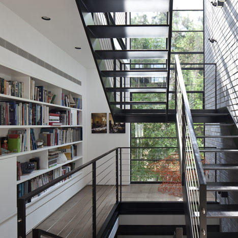 Tel Aviv Townhouse by Pitsou Kedem