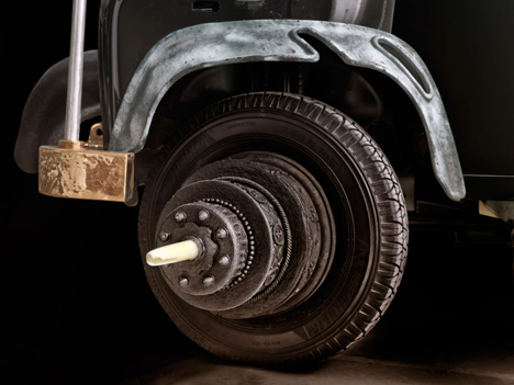 Automobile Land Rover sculpture by Studio Job