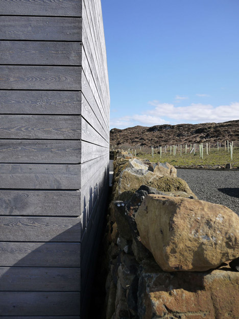 Borreraig House on a Scottish island by Dualchas Architects