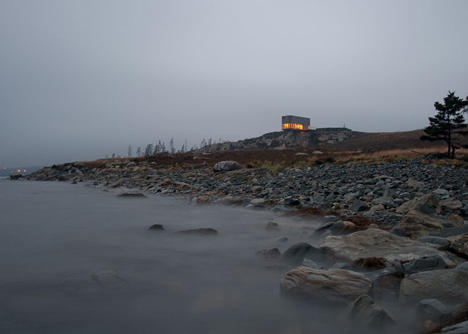Cliff House by MacKay-Lyons Sweetapple Architects is perched over a sheer rock face