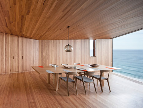John Wardle's Fairhaven Beach House wraps a courtyard and stretches towards the ocean