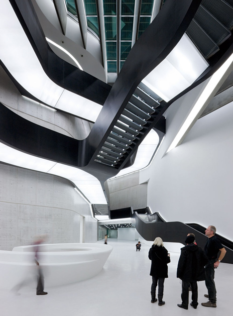Hadid Complete Works 1979–2013 book
