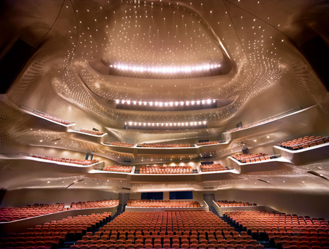 Hadid Complete Works 1979–2013 book