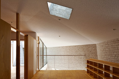 Shirasu house with volcanic soil brickwork by Aray Architecture