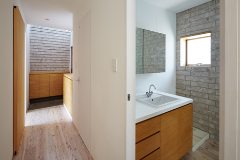 Shirasu house with volcanic soil brickwork by Aray Architecture