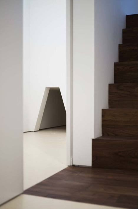 Japanese house designed around a dining table by Tsubasa Iwahashi Architects