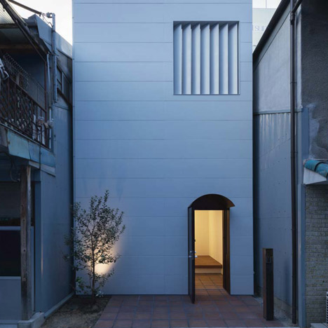 Japanese house designed around a dining table by Tsubasa Iwahashi Architects
