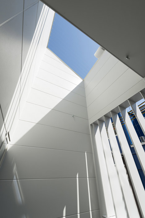 Japanese house designed around a dining table by Tsubasa Iwahashi Architects