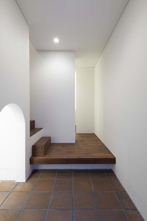 Japanese house designed around a dining table by Tsubasa Iwahashi Architects