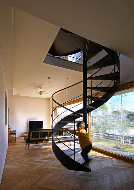 House in Oiso by atelier HAKO architects_dezeen_7