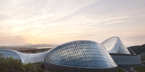 National Ecology Center by Grimshaw and Samoo