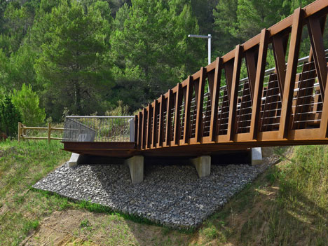 Sant Pere Sacarrera corten steel Footbridge by Alfa Polaris SL