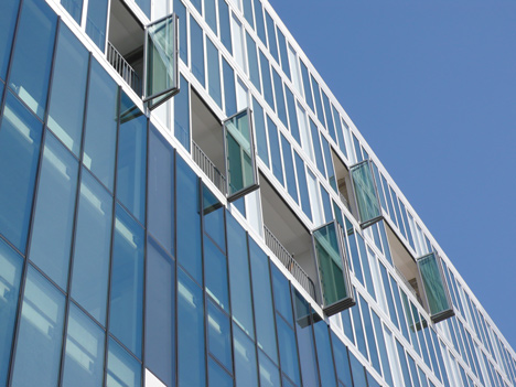 Schiecentrale 4b tower with protruding storage by Mei Architecten en Stedenbouwers