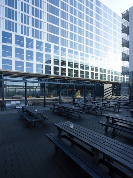 Schiecentrale 4b tower with protruding storage by Mei Architecten en Stedenbouwers