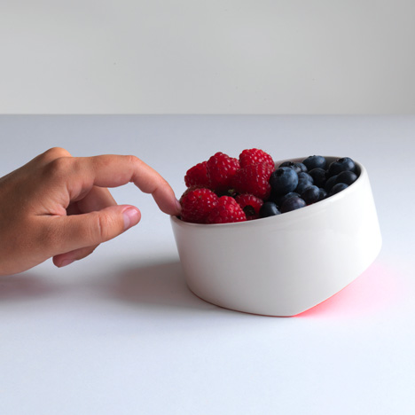 Share food containers by Bilge Nur Saltik